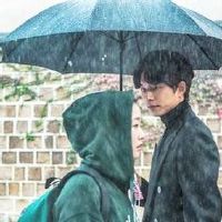 雨是潮湿的,痛苦总是不是说话。